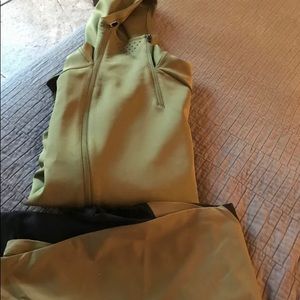 ASICS 2 piece Men’s Running suit . Green& black  M